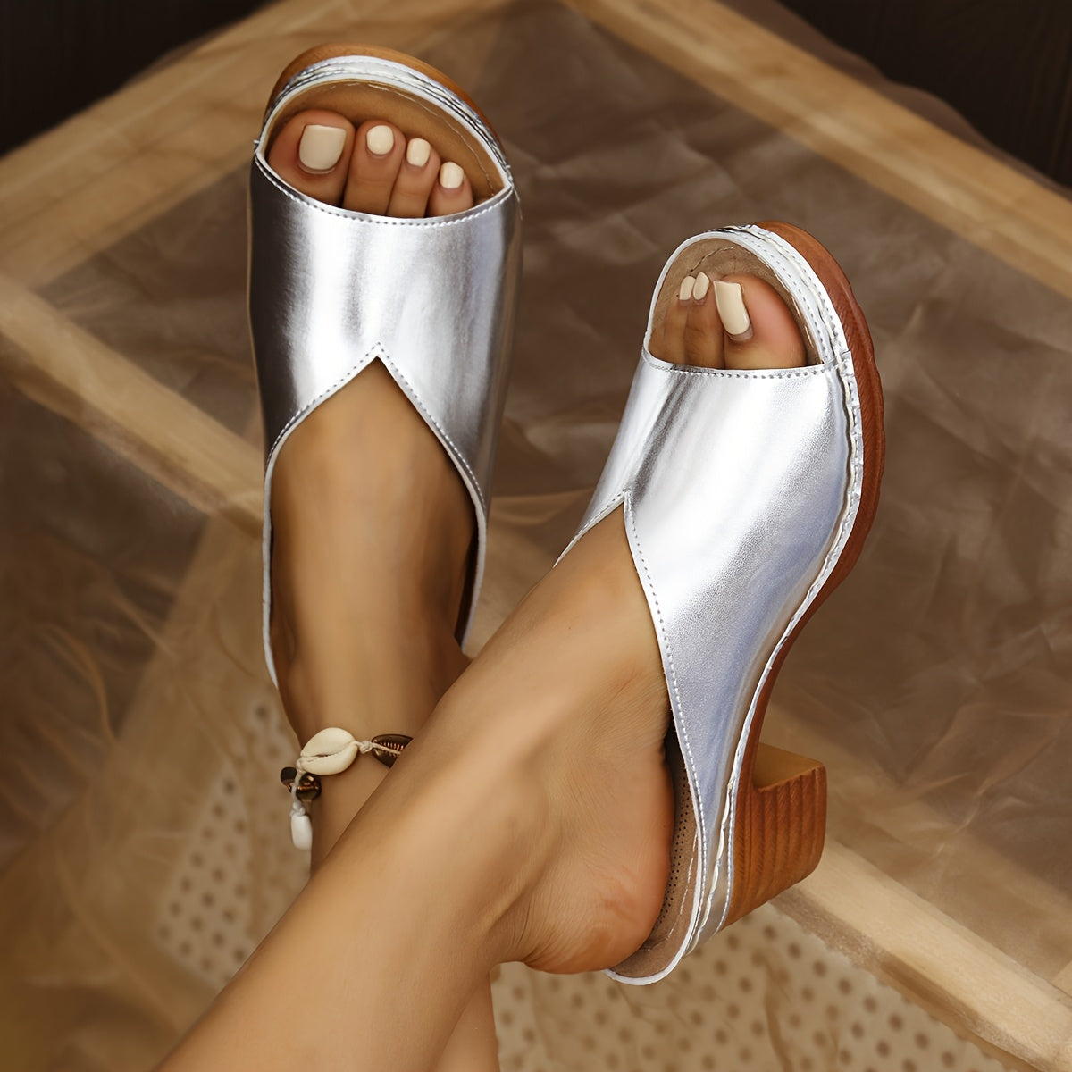 Elegantní a detailní podpůrné letní sandály