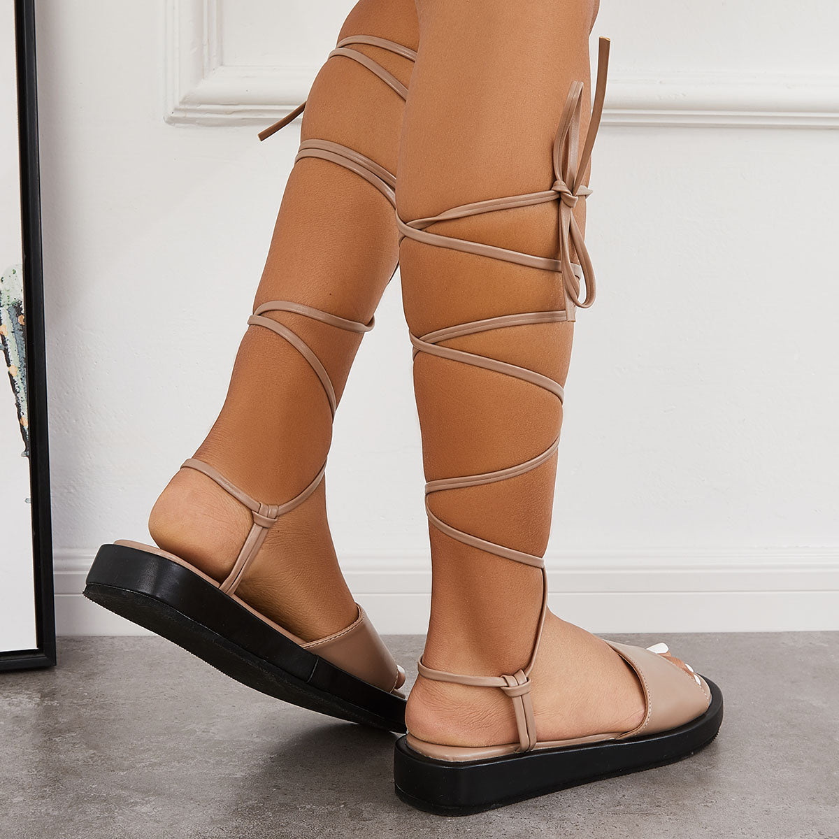 Elegantní a detailní podpůrné letní sandály