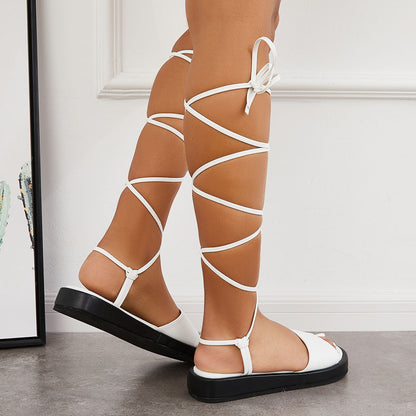 Elegantní a detailní podpůrné letní sandály