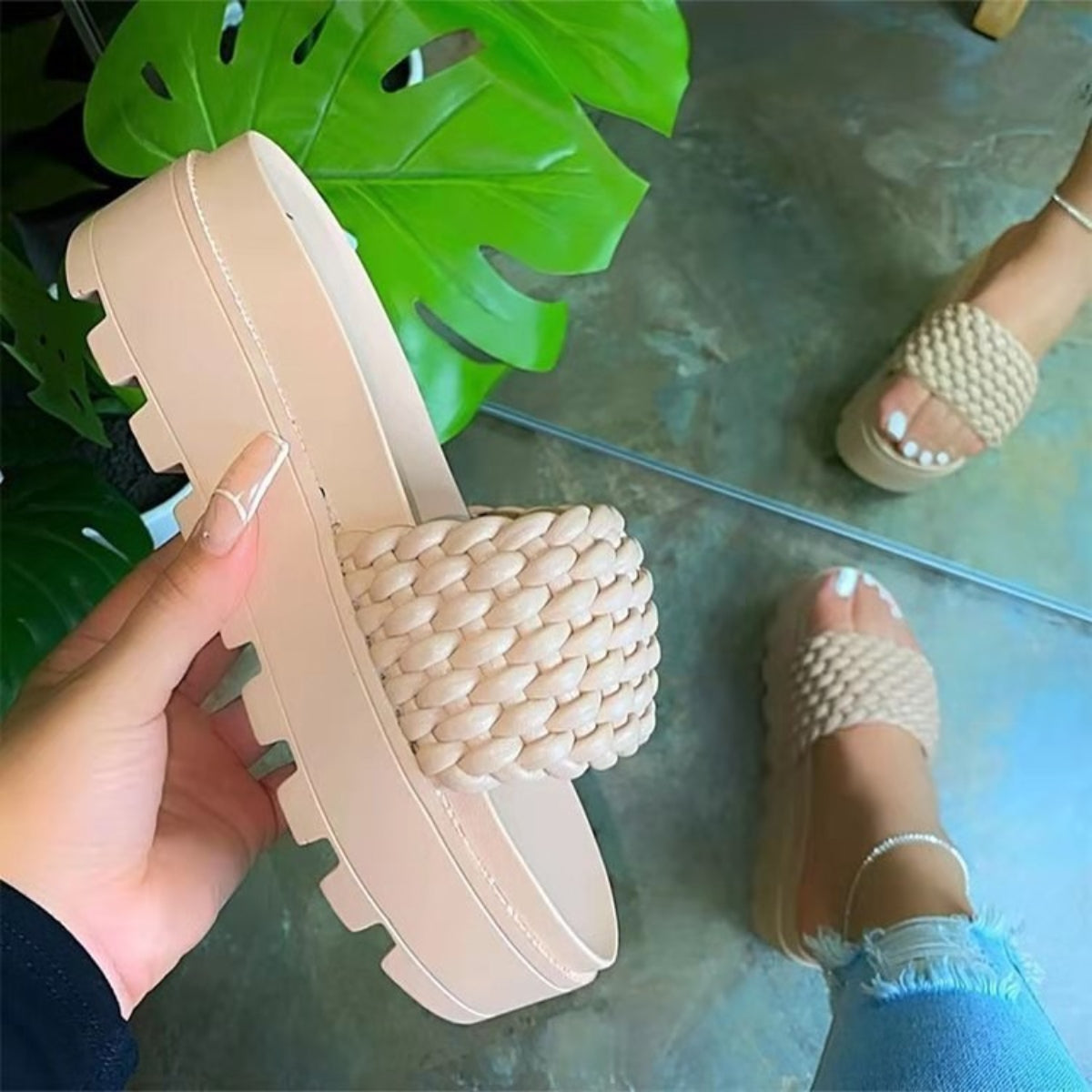 Elegantní a detailní podpůrné letní sandály