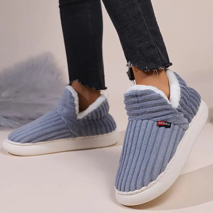 Elegantní a detailní podpůrné letní boty