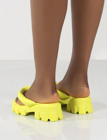 Elegantní a detailní podpůrné letní boty