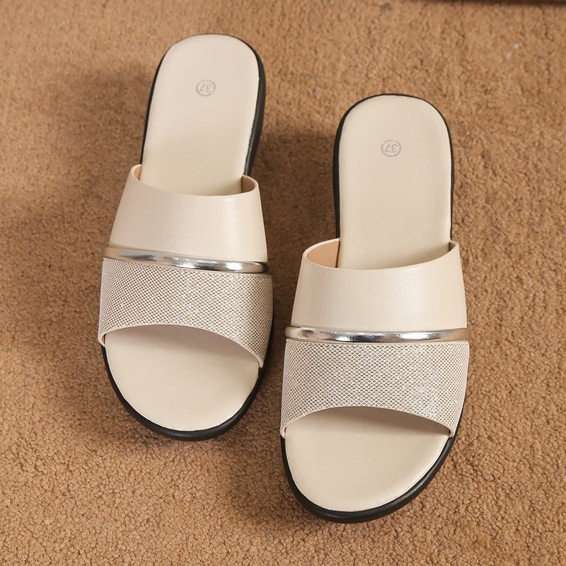 Elegantní a detailní podpůrné letní sandály