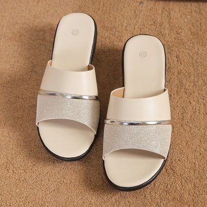 Elegantní a detailní podpůrné letní sandály