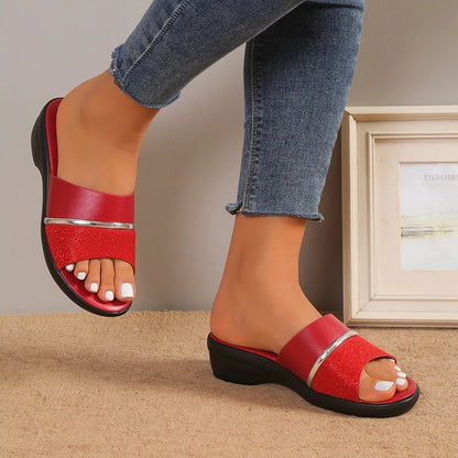 Elegantní a detailní podpůrné letní sandály