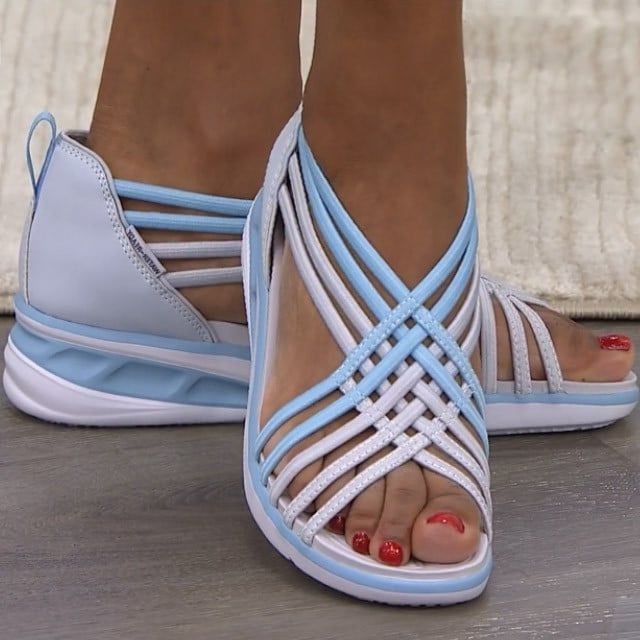 Elegantní a detailní podpůrné letní sandály