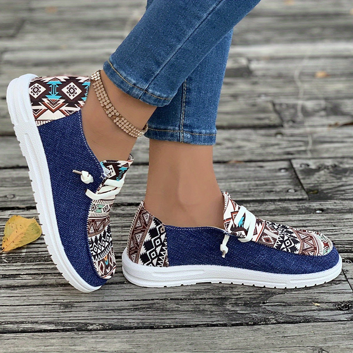 Elegantní a detailní podpůrné tenisky