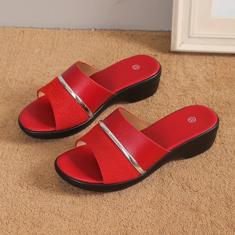 Elegantní a detailní podpůrné letní sandály