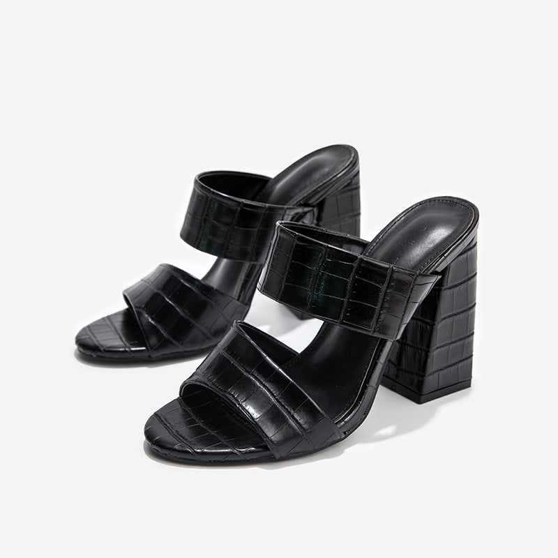Elegantní a detailní podpůrné letní sandály