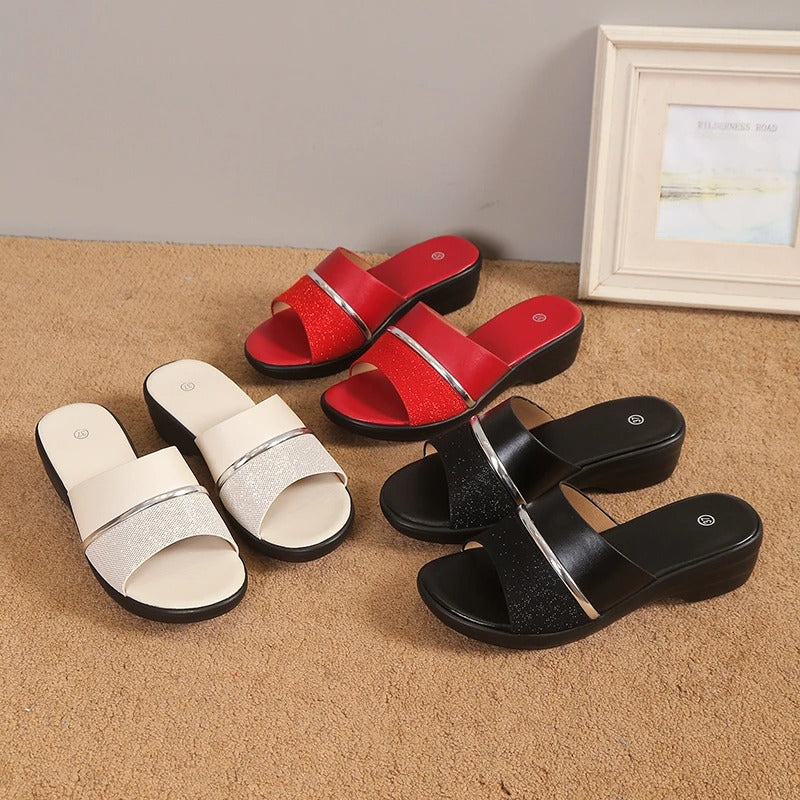 Elegantní a detailní podpůrné letní sandály