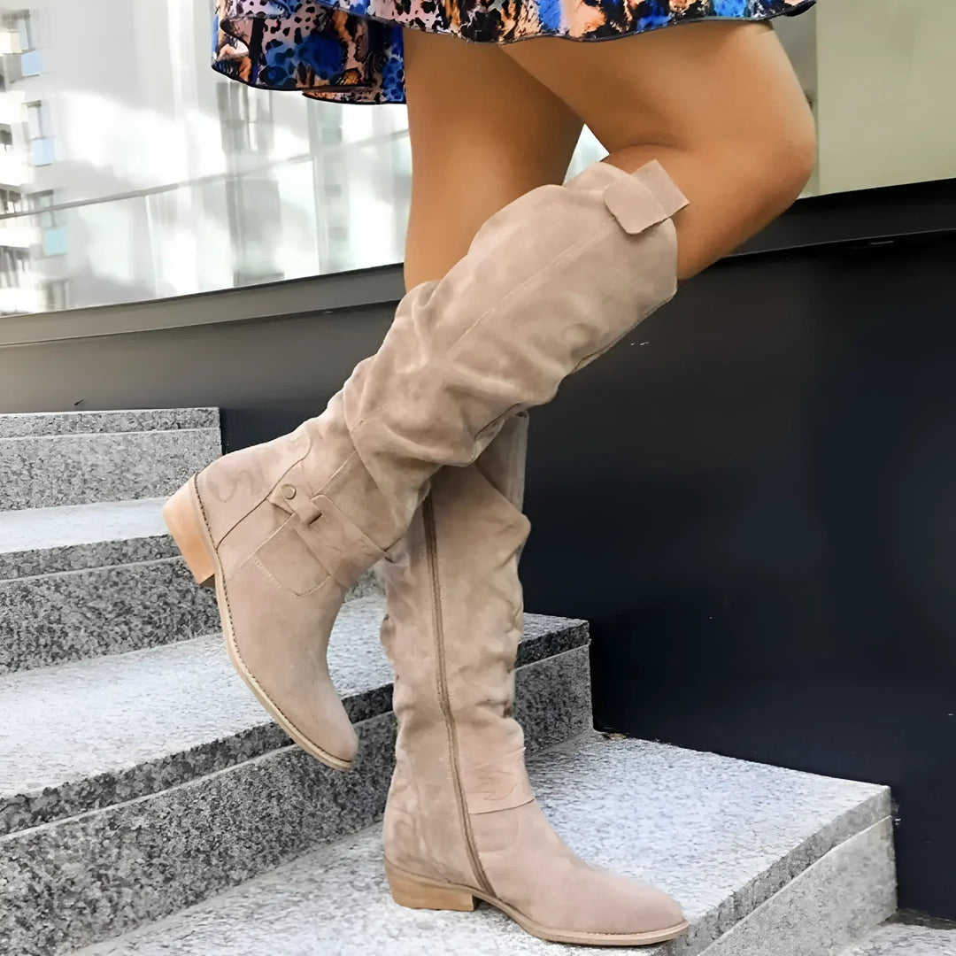 Elegantní a detailně propracovaná podpůrná obuv