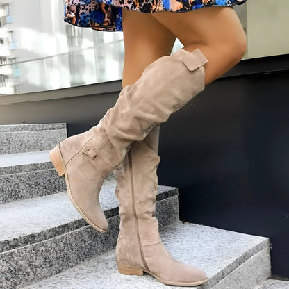 Elegantní a detailně propracovaná podpůrná obuv