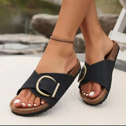 Elegantní a detailní podpůrné letní sandály