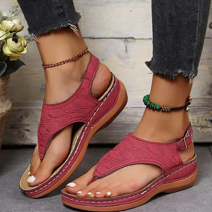 Elegantní a detailní podpůrné letní sandály