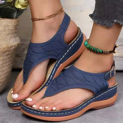 Elegantní a detailní podpůrné letní sandály