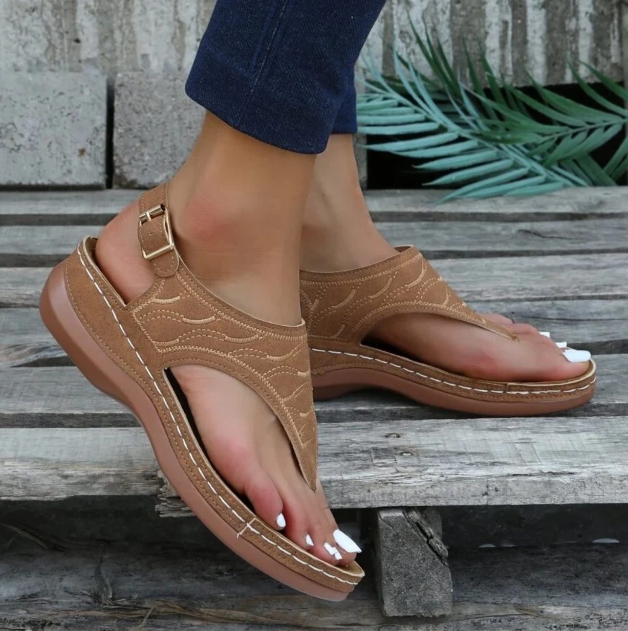 Elegantní a detailní podpůrné letní sandály