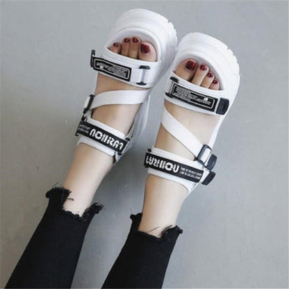 Podpůrné a módní ortopedické letní sandály