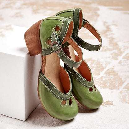 Elegantní a detailní podpůrné letní sandály
