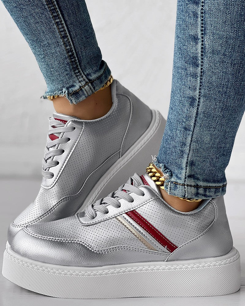 Elegantní a detailní podpůrné tenisky