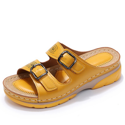 Elegantní a detailní podpůrné letní sandály