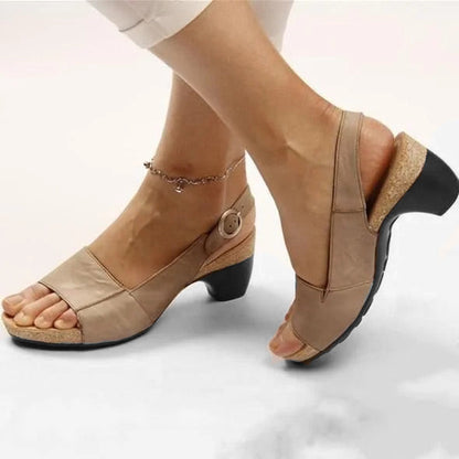 Elegantní a detailní podpůrné letní sandály