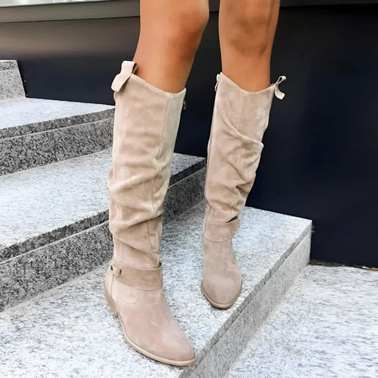 Elegantní a detailně propracovaná podpůrná obuv