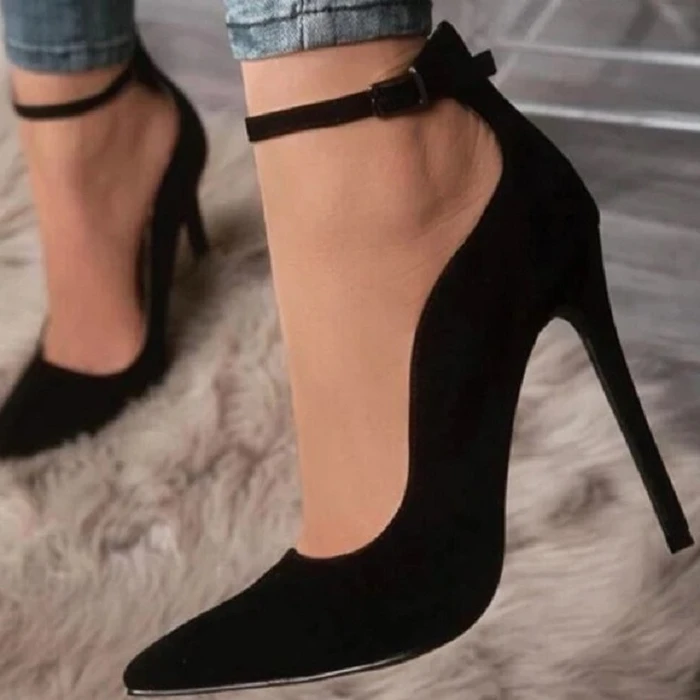 Elegantní a detailní podpůrné letní podpatky