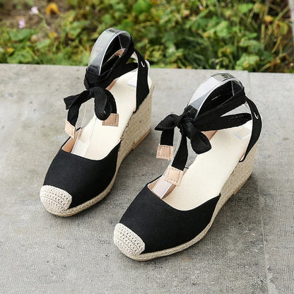 Elegantní a detailní podpůrné letní sandály