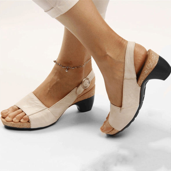 Elegantní a detailní podpůrné letní sandály