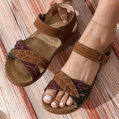 Elegantní a detailní podpůrné letní sandály