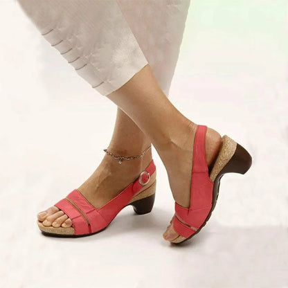 Elegantní a detailní podpůrné letní sandály