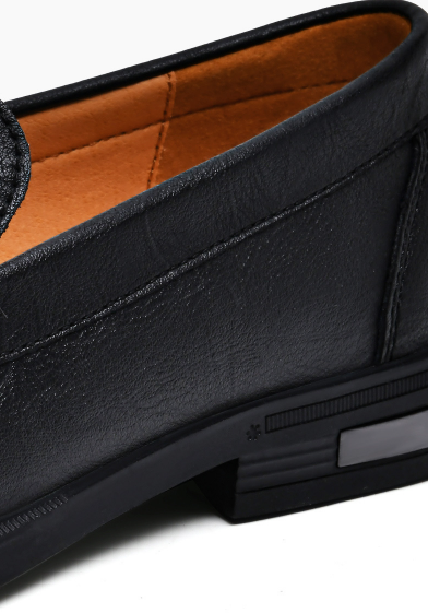 Elegantní a detailně propracovaná podpůrná letní obuv