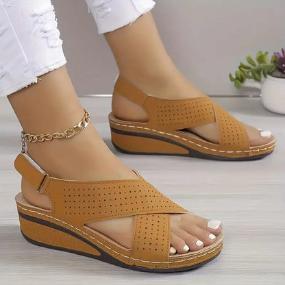 Elegantní a detailní podpůrné letní sandály