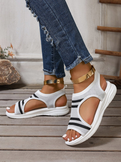 Elegantní a detailní podpůrné letní sandály