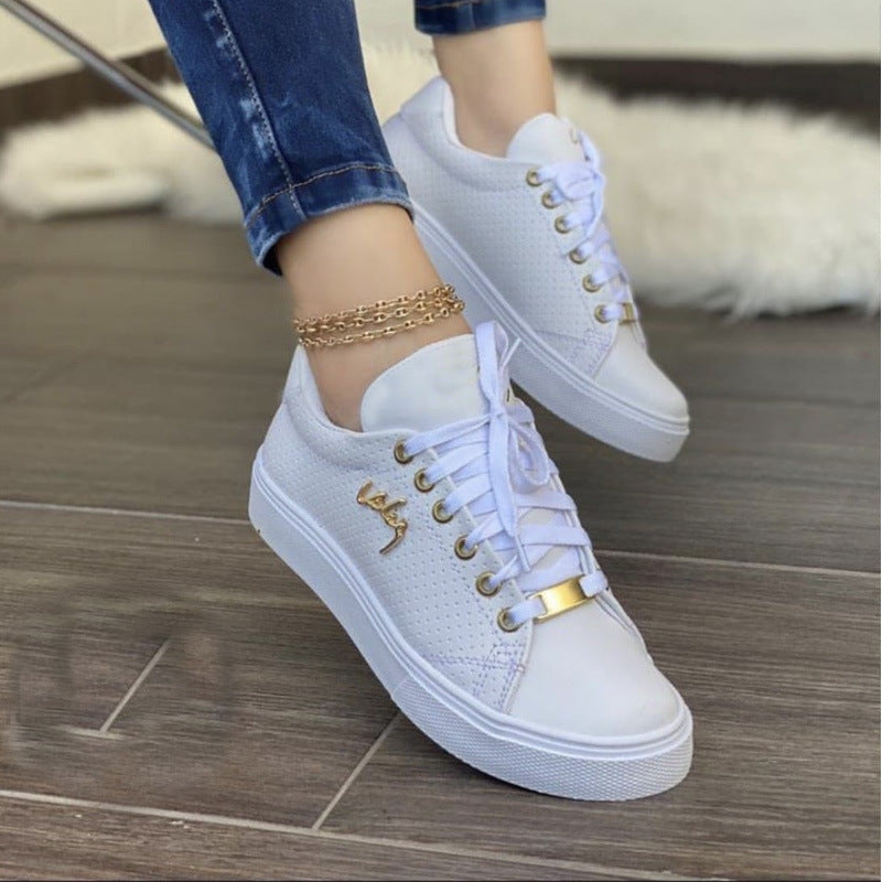 Elegantní a detailní podpůrné letní tenisky
