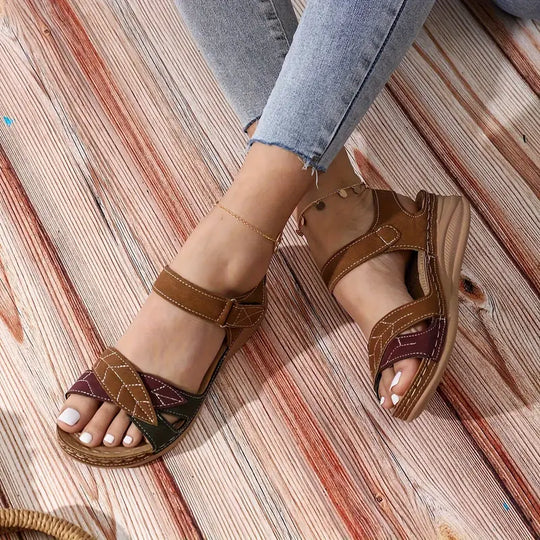 Elegantní a detailní podpůrné letní sandály