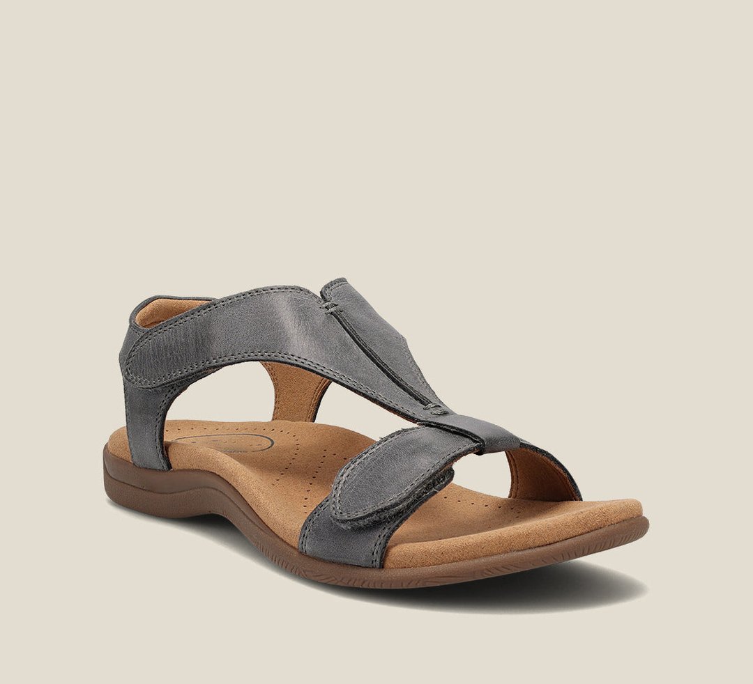Elegantní a detailní podpůrné letní sandály