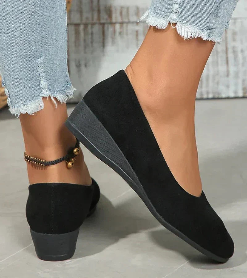 Elegantní a detailní podpůrné letní sandály