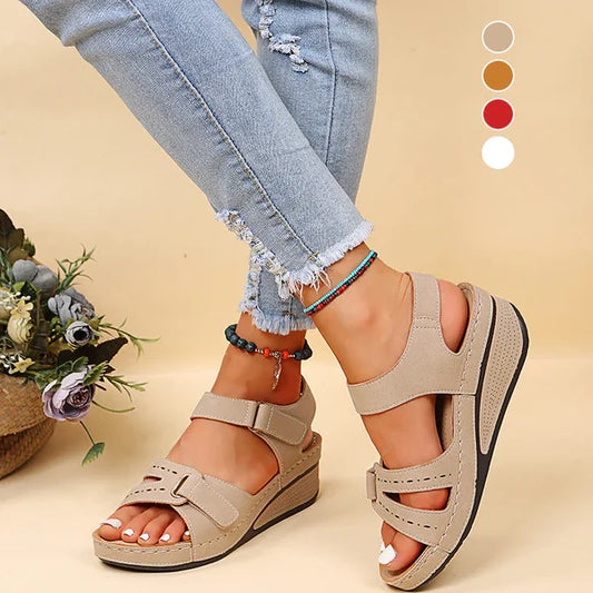 Elegantní a detailní podpůrné letní sandály
