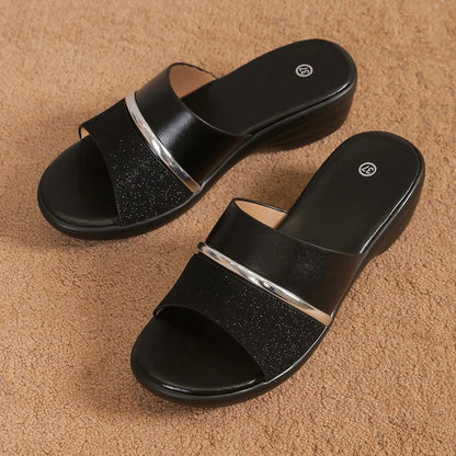 Elegantní a detailní podpůrné letní sandály
