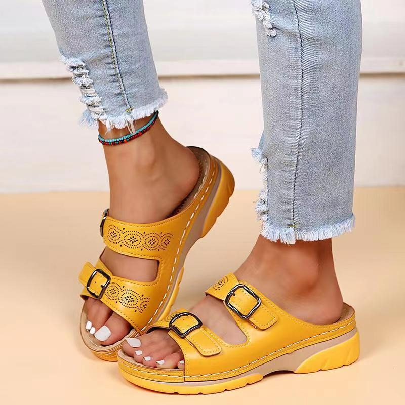 Elegantní a detailní podpůrné letní sandály