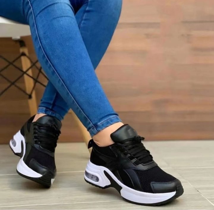 Elegantní a detailní podpůrné tenisky