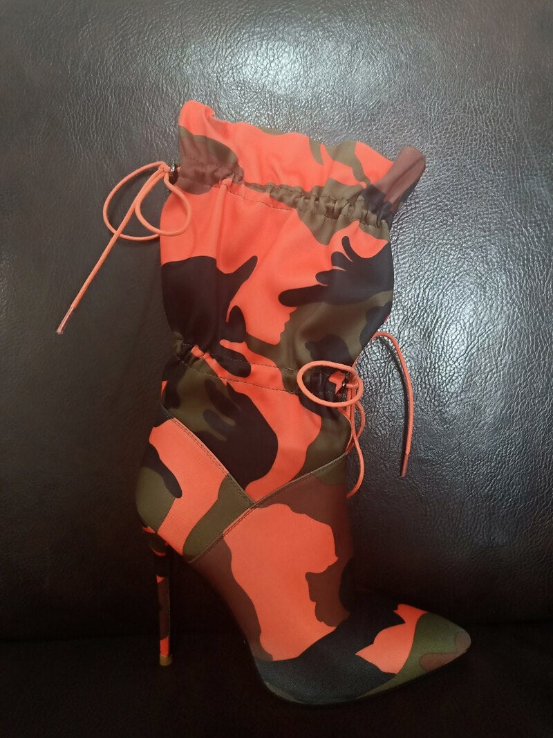 Elegantní a detailní podpůrné letní boty