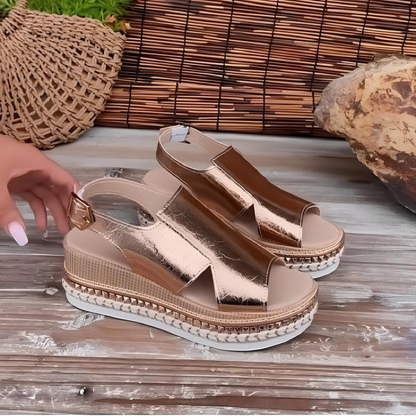 Elegantní a detailní podpůrné letní sandály