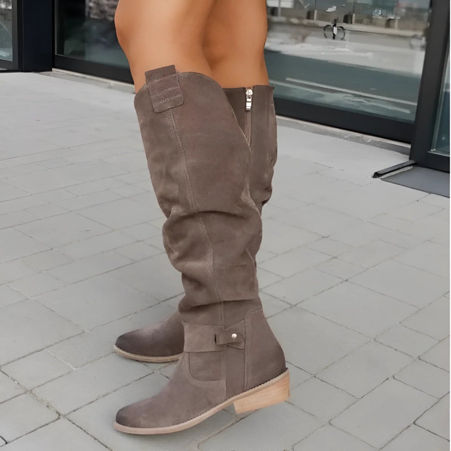 Elegantní a detailně propracovaná podpůrná obuv