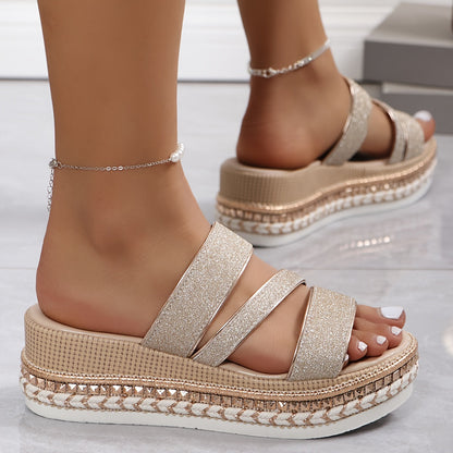 Elegantní a detailní podpůrné letní sandály