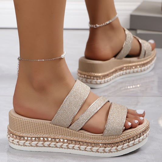 Elegantní a detailní podpůrné letní sandály