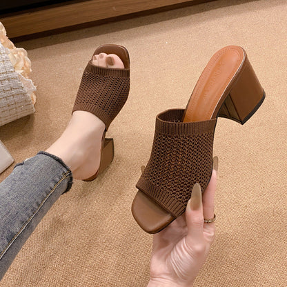 Elegantní a detailní podpůrné letní sandály