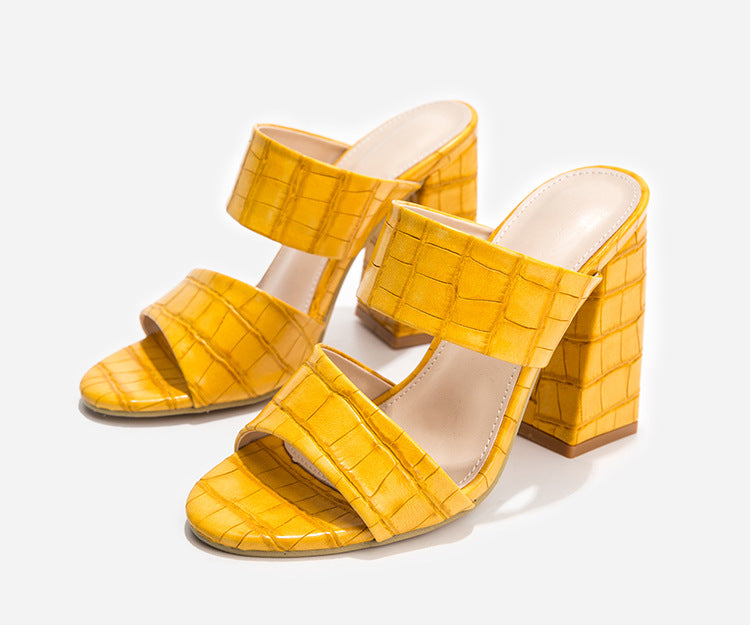 Elegantní a detailní podpůrné letní sandály