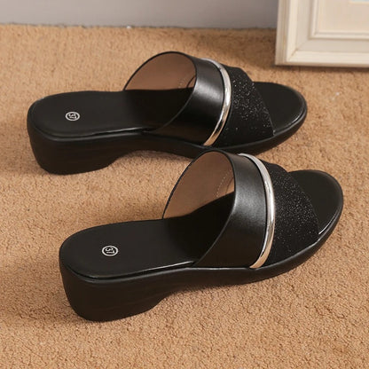 Elegantní a detailní podpůrné letní sandály
